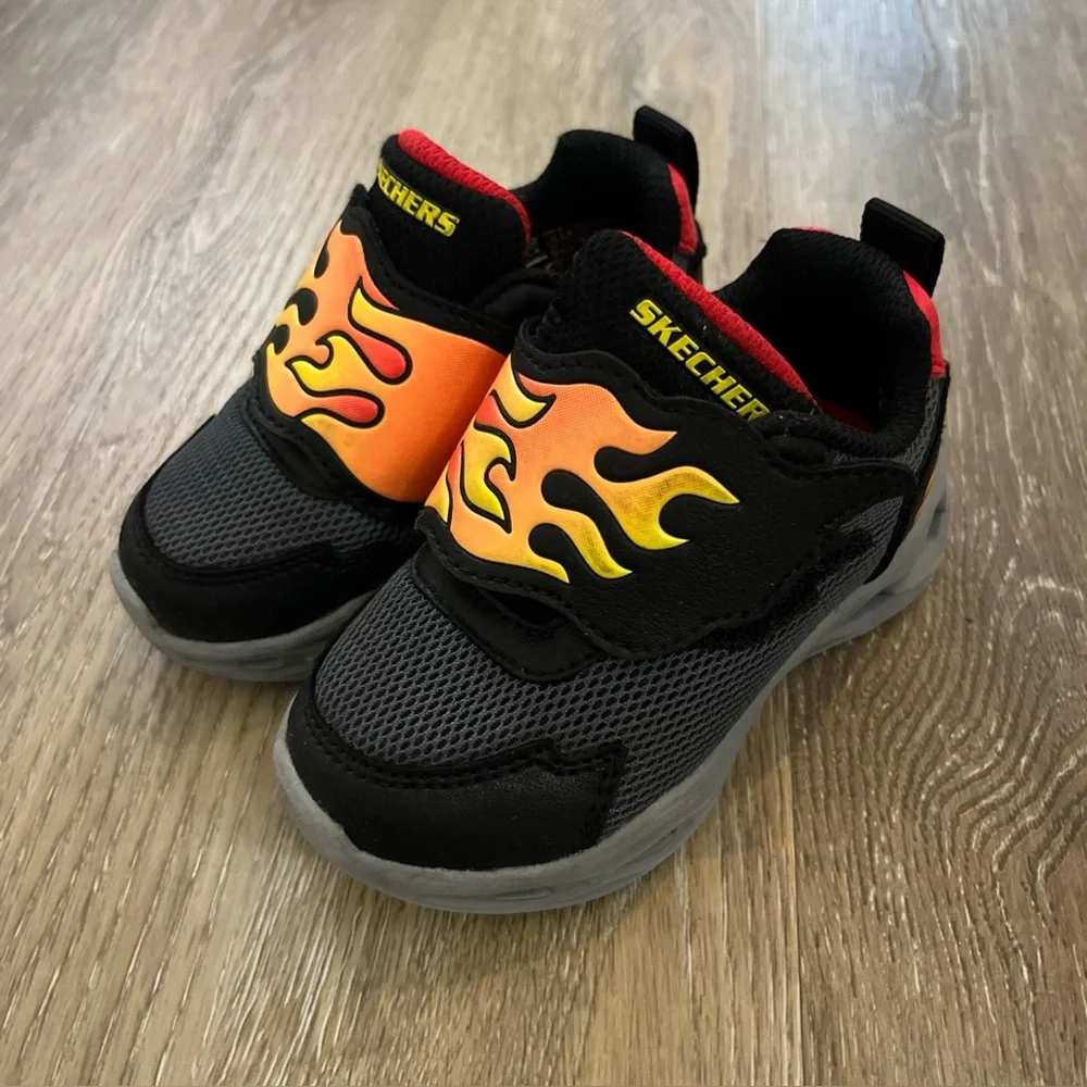 Skechers Infant Boys Flame Light Up Sneakers Size 5